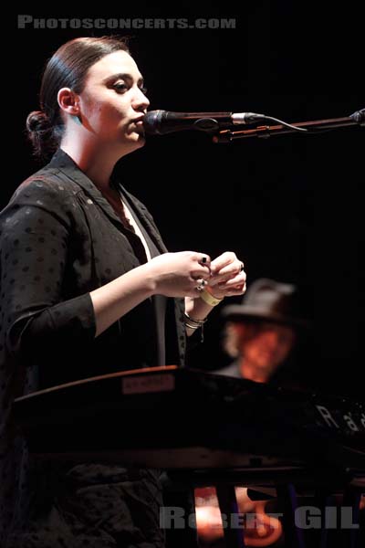 NADINE SHAH - 2014-03-22 - PARIS - CentQuatre - Salle 400 - 